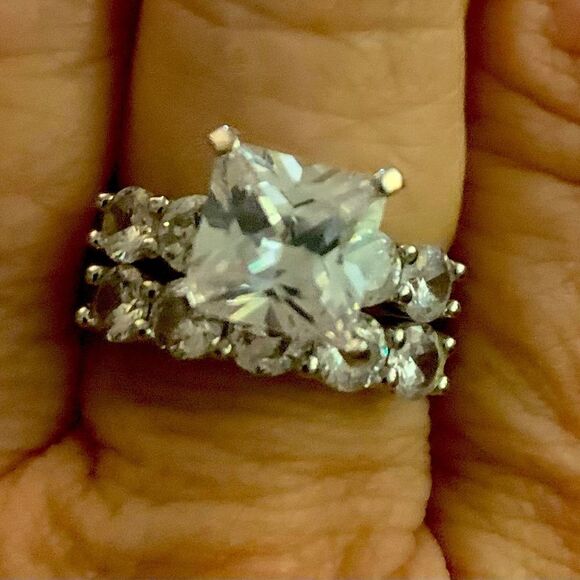 Gorgeous bridal set . Size 8 princess cut engagement flanked by 2 rounds 7.4 CTW - Picture 1 of 6